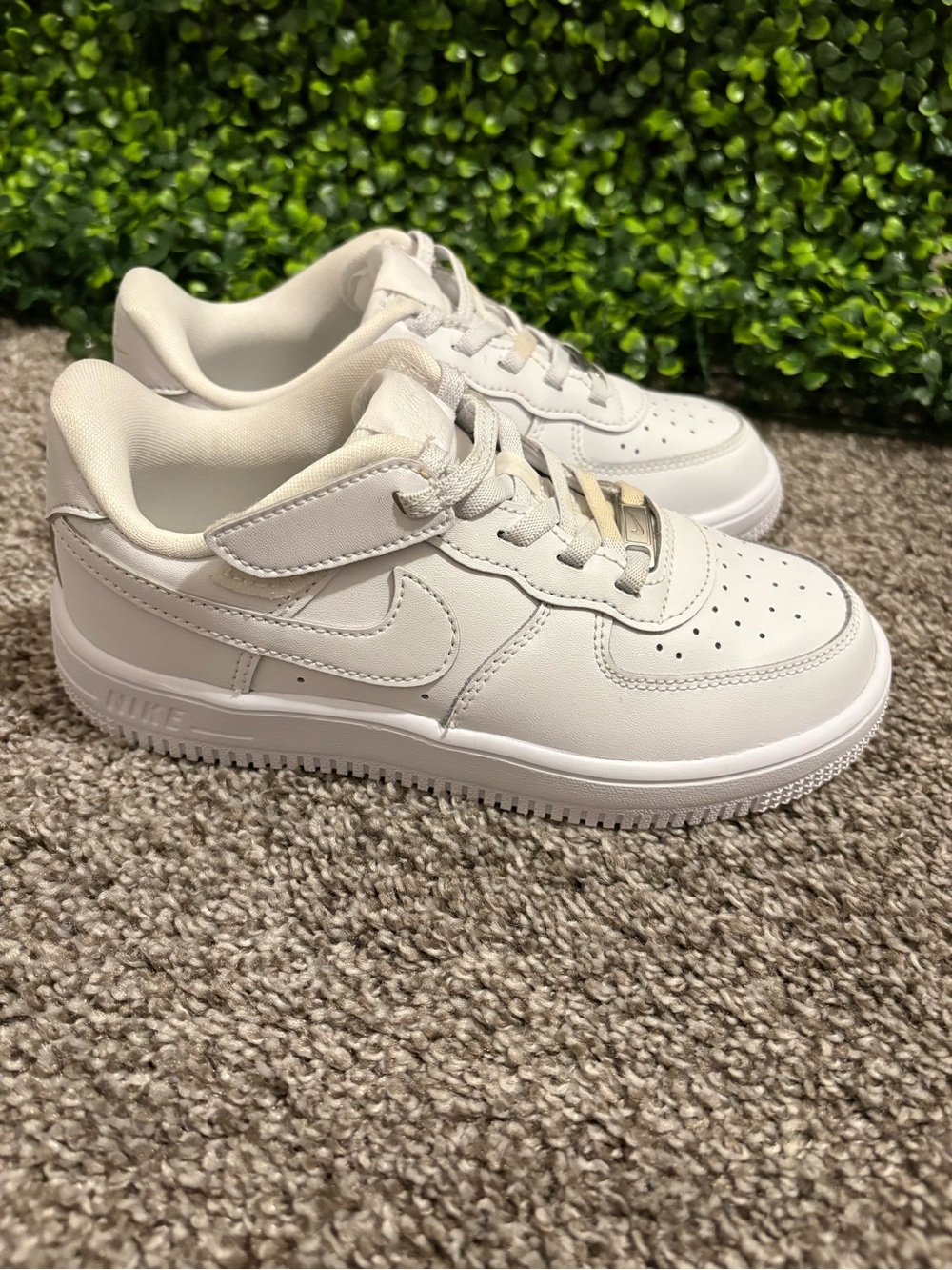 Nike Kids White Low-Top Velcro & Lace Sneakers